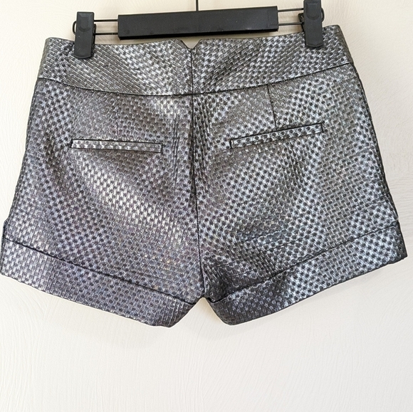 EXPRESS Silver Metallic Business Booty Shorts! Size 00 - Picture 5 of 9